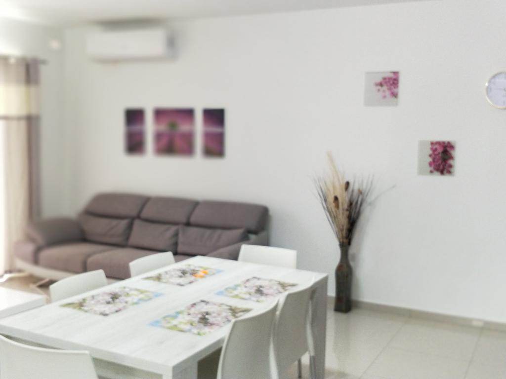 Sunstone Court Apartment *